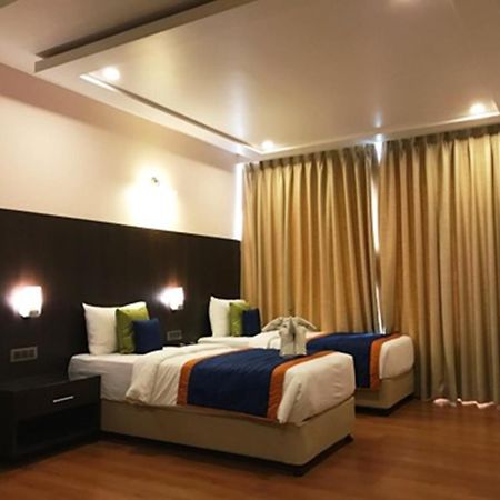 Hotel Central Park Manipal Exteriör bild