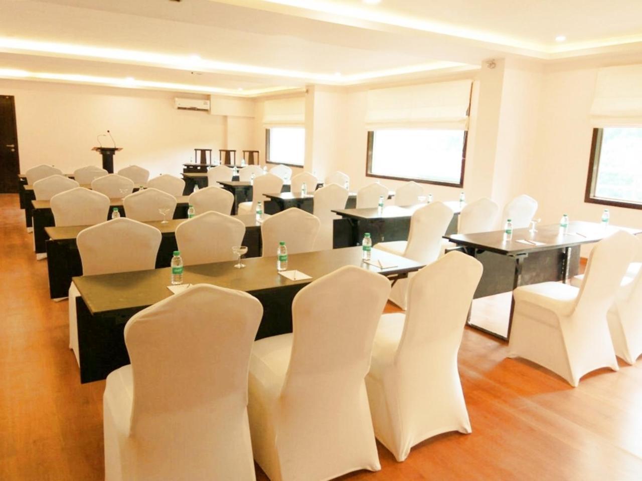 Hotel Central Park Manipal Exteriör bild