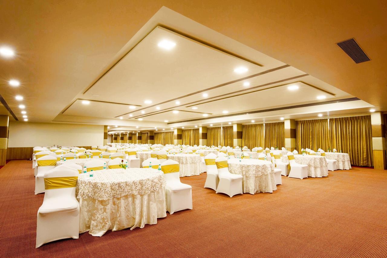 Hotel Central Park Manipal Exteriör bild
