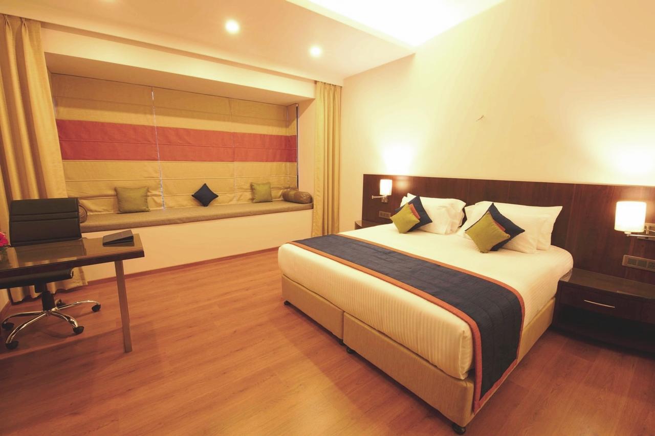 Hotel Central Park Manipal Exteriör bild