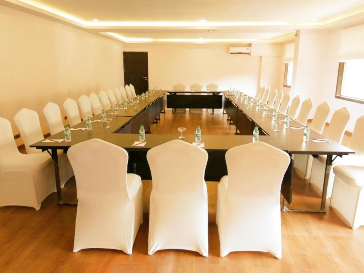 Hotel Central Park Manipal Exteriör bild