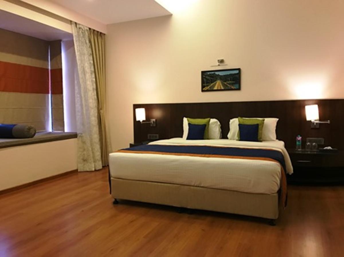 Hotel Central Park Manipal Exteriör bild