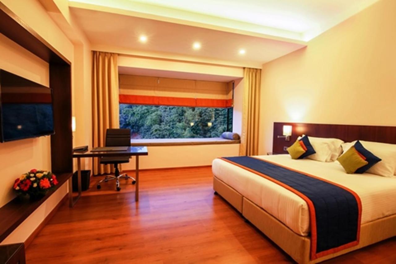 Hotel Central Park Manipal Exteriör bild